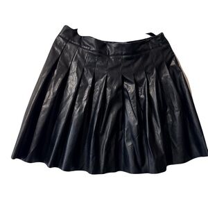 SHEIN Black Faux Leather Skater Skirt